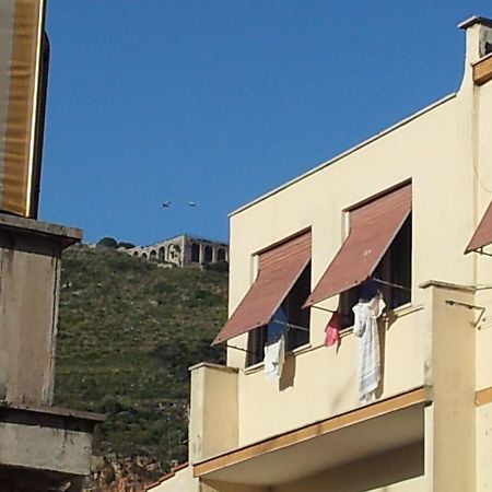 تيراتشينا B&B Dimora Di Traiano المظهر الخارجي الصورة