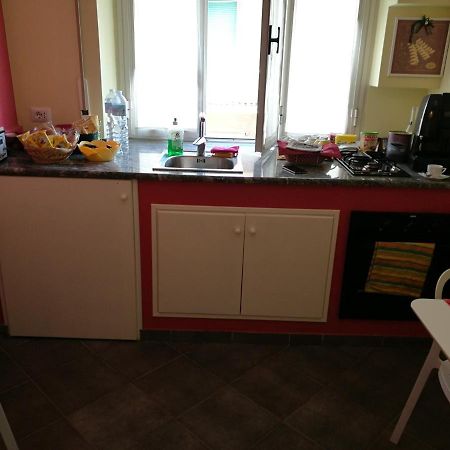 تيراتشينا B&B Dimora Di Traiano المظهر الخارجي الصورة