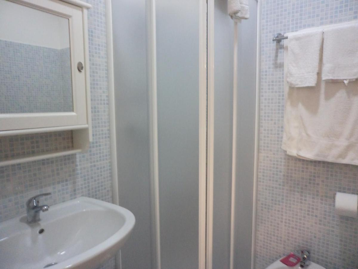 تيراتشينا B&B Dimora Di Traiano المظهر الخارجي الصورة