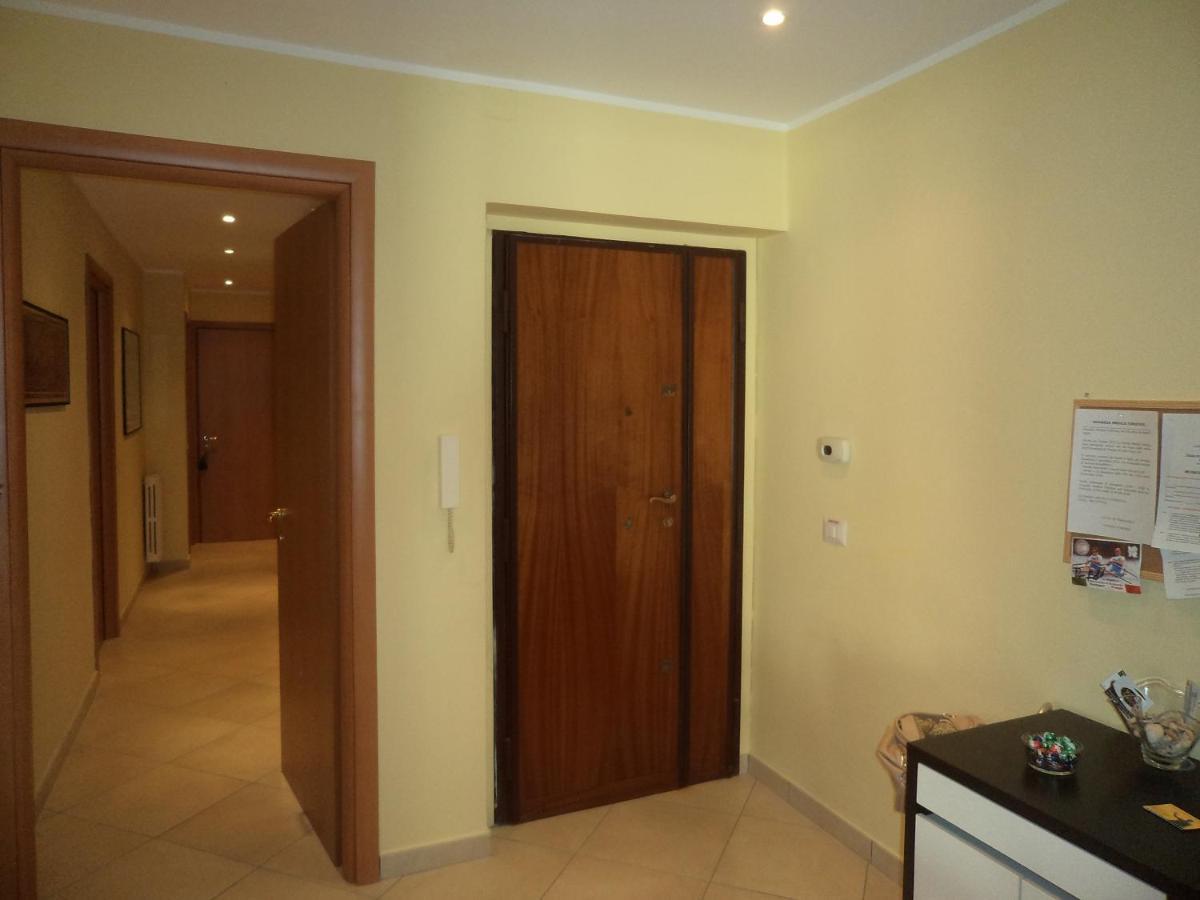 تيراتشينا B&B Dimora Di Traiano المظهر الخارجي الصورة