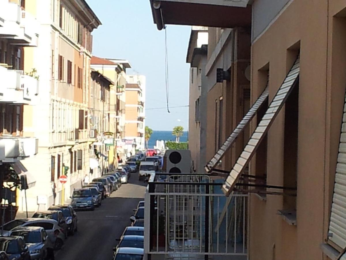 تيراتشينا B&B Dimora Di Traiano المظهر الخارجي الصورة