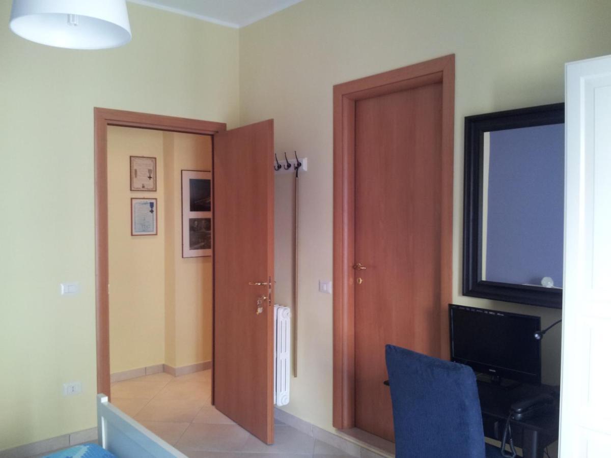تيراتشينا B&B Dimora Di Traiano المظهر الخارجي الصورة